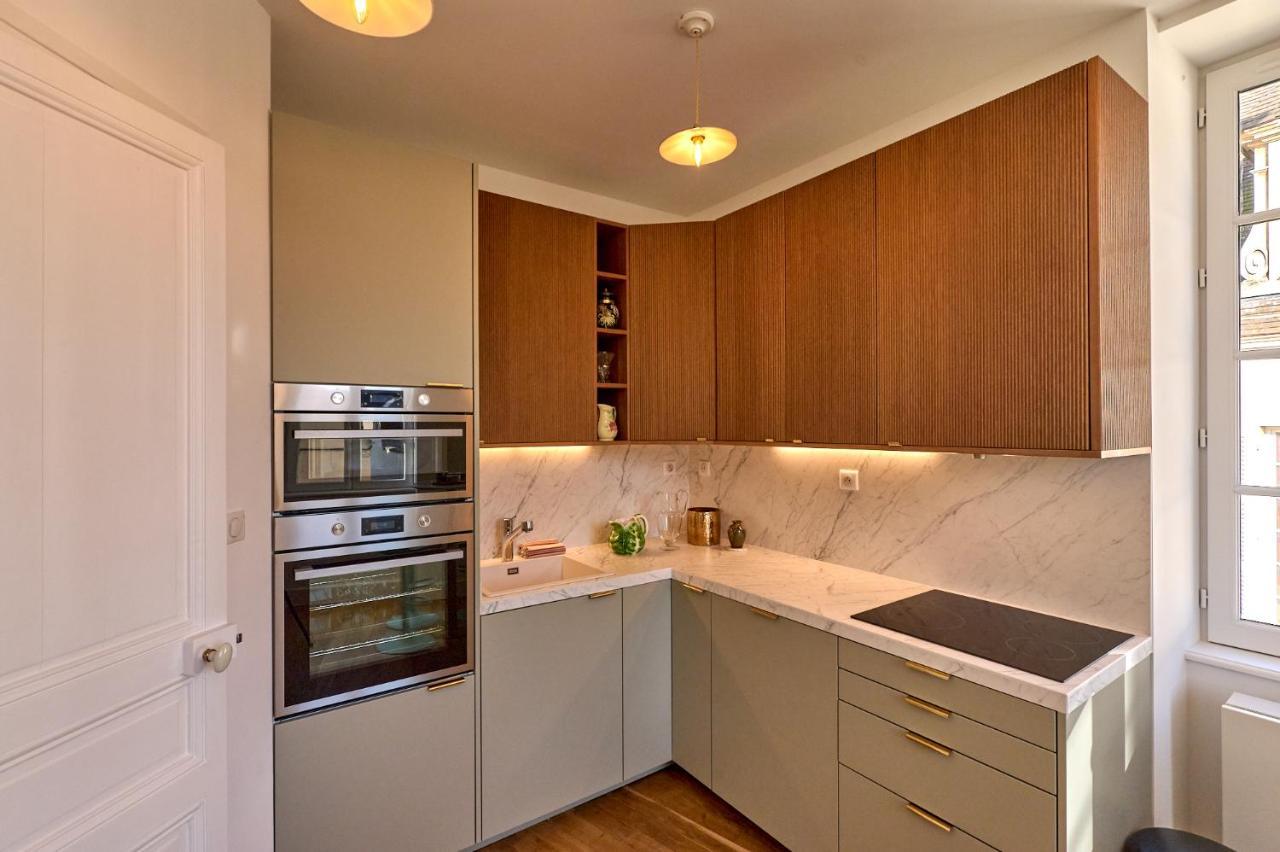 Appartement Montagnon - Les Suites Du Palais - Classe 4 Etoiles, Parking Prive, Vue Cathedrale, 3 Chambres, Primo C0Nciergerie Невер Екстериор снимка