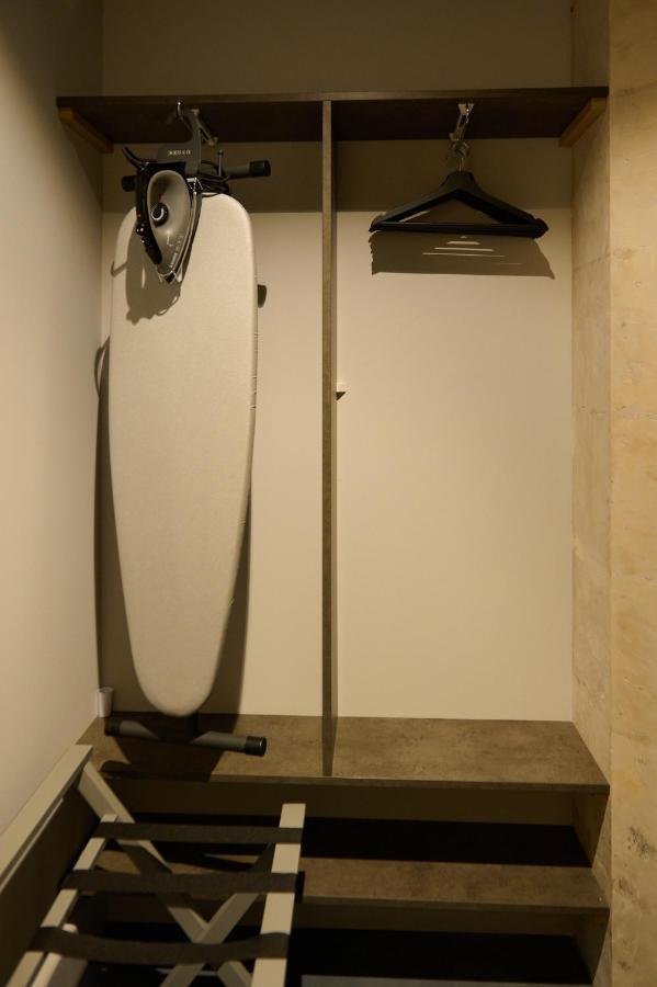 Appartement Montagnon - Les Suites Du Palais - Classe 4 Etoiles, Parking Prive, Vue Cathedrale, 3 Chambres, Primo C0Nciergerie Невер Екстериор снимка