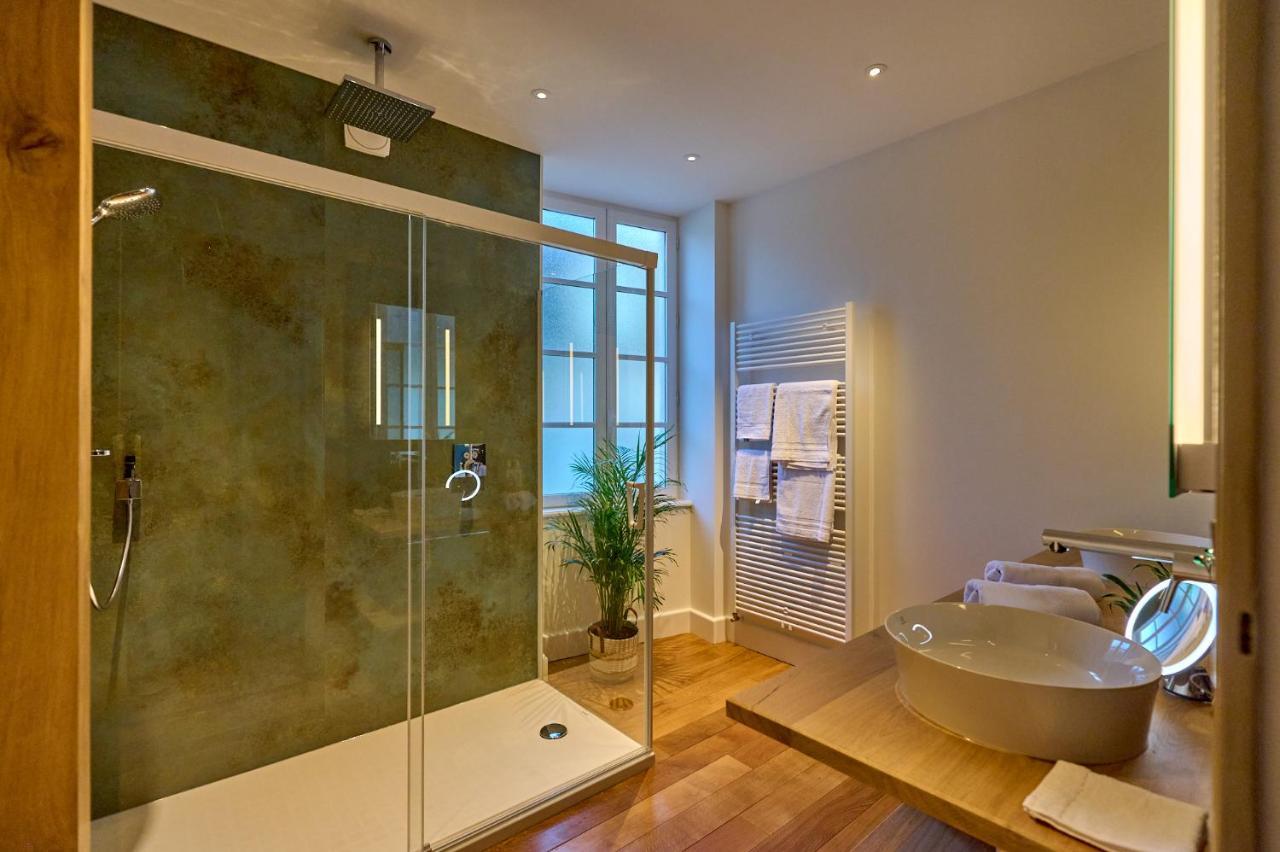 Appartement Montagnon - Les Suites Du Palais - Classe 4 Etoiles, Parking Prive, Vue Cathedrale, 3 Chambres, Primo C0Nciergerie Невер Екстериор снимка