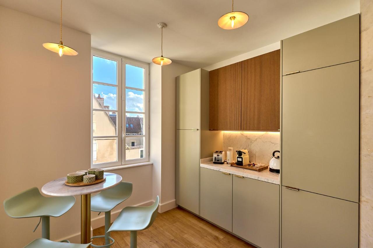 Appartement Montagnon - Les Suites Du Palais - Classe 4 Etoiles, Parking Prive, Vue Cathedrale, 3 Chambres, Primo C0Nciergerie Невер Екстериор снимка