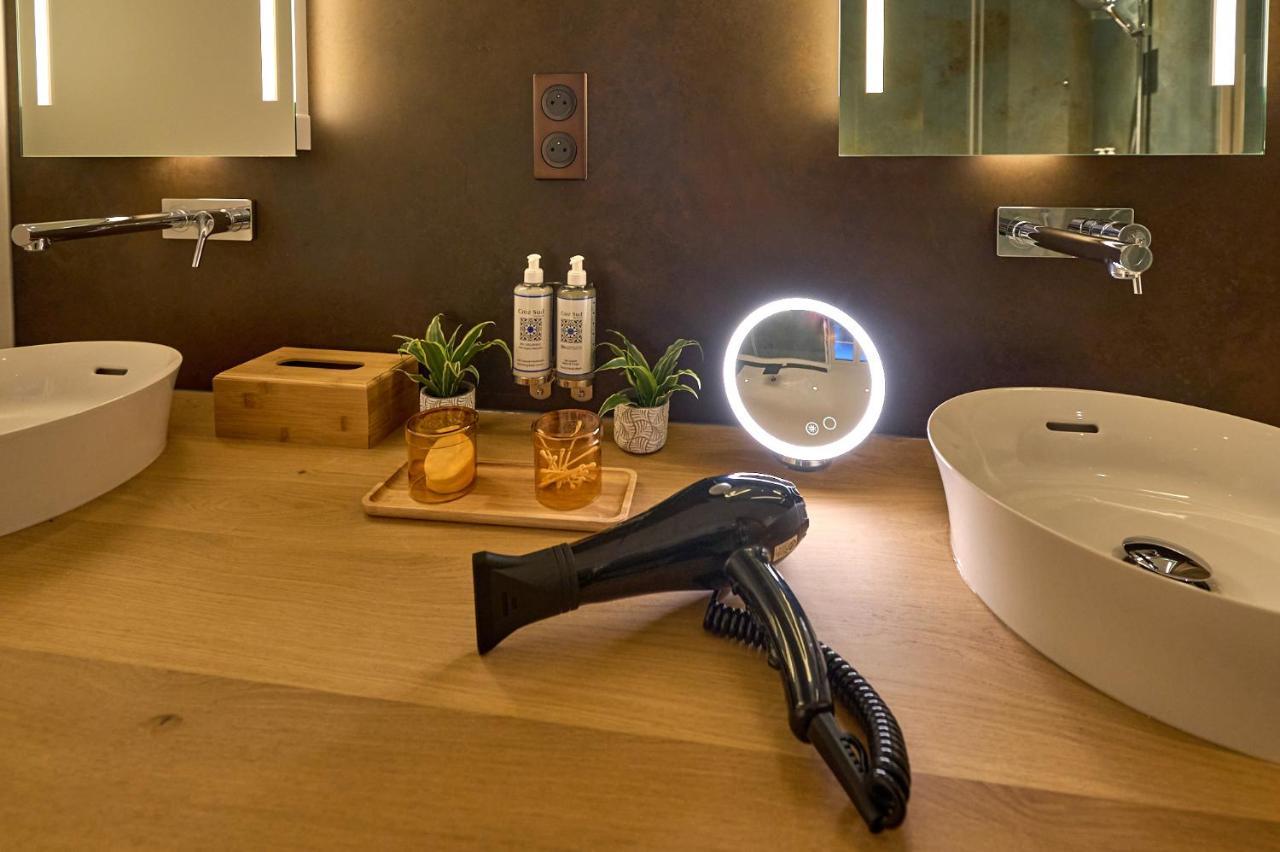 Appartement Montagnon - Les Suites Du Palais - Classe 4 Etoiles, Parking Prive, Vue Cathedrale, 3 Chambres, Primo C0Nciergerie Невер Екстериор снимка