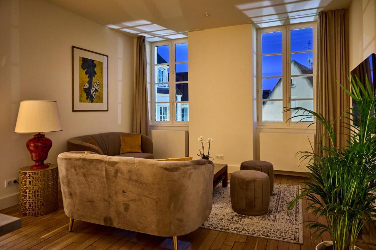 Appartement Montagnon - Les Suites Du Palais - Classe 4 Etoiles, Parking Prive, Vue Cathedrale, 3 Chambres, Primo C0Nciergerie Невер Екстериор снимка