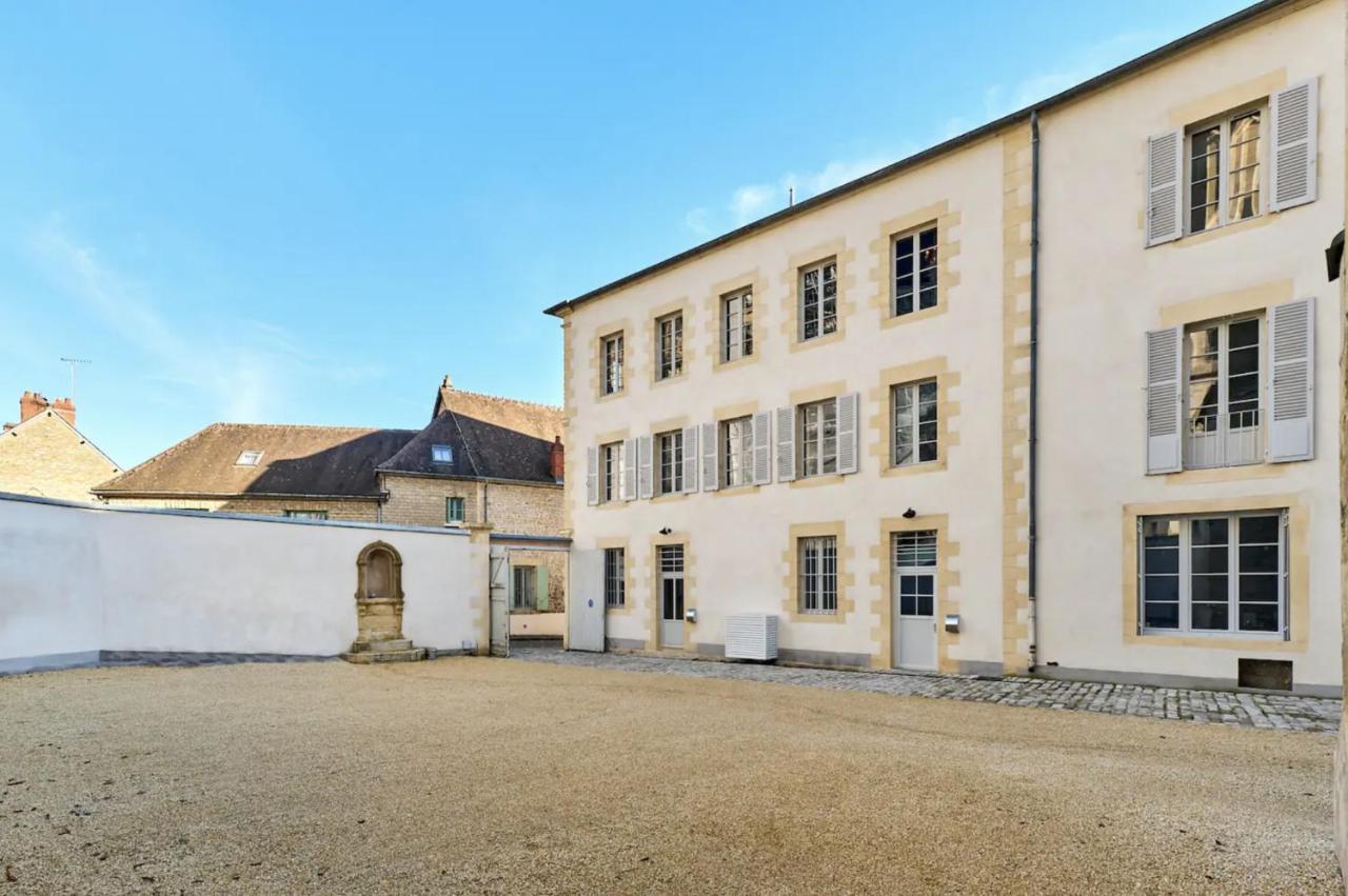 Appartement Montagnon - Les Suites Du Palais - Classe 4 Etoiles, Parking Prive, Vue Cathedrale, 3 Chambres, Primo C0Nciergerie Невер Екстериор снимка