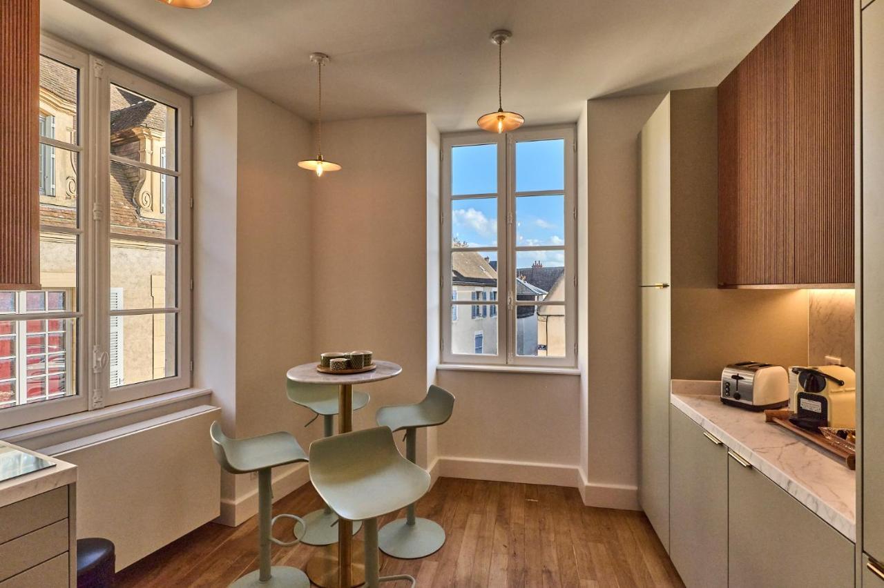 Appartement Montagnon - Les Suites Du Palais - Classe 4 Etoiles, Parking Prive, Vue Cathedrale, 3 Chambres, Primo C0Nciergerie Невер Екстериор снимка