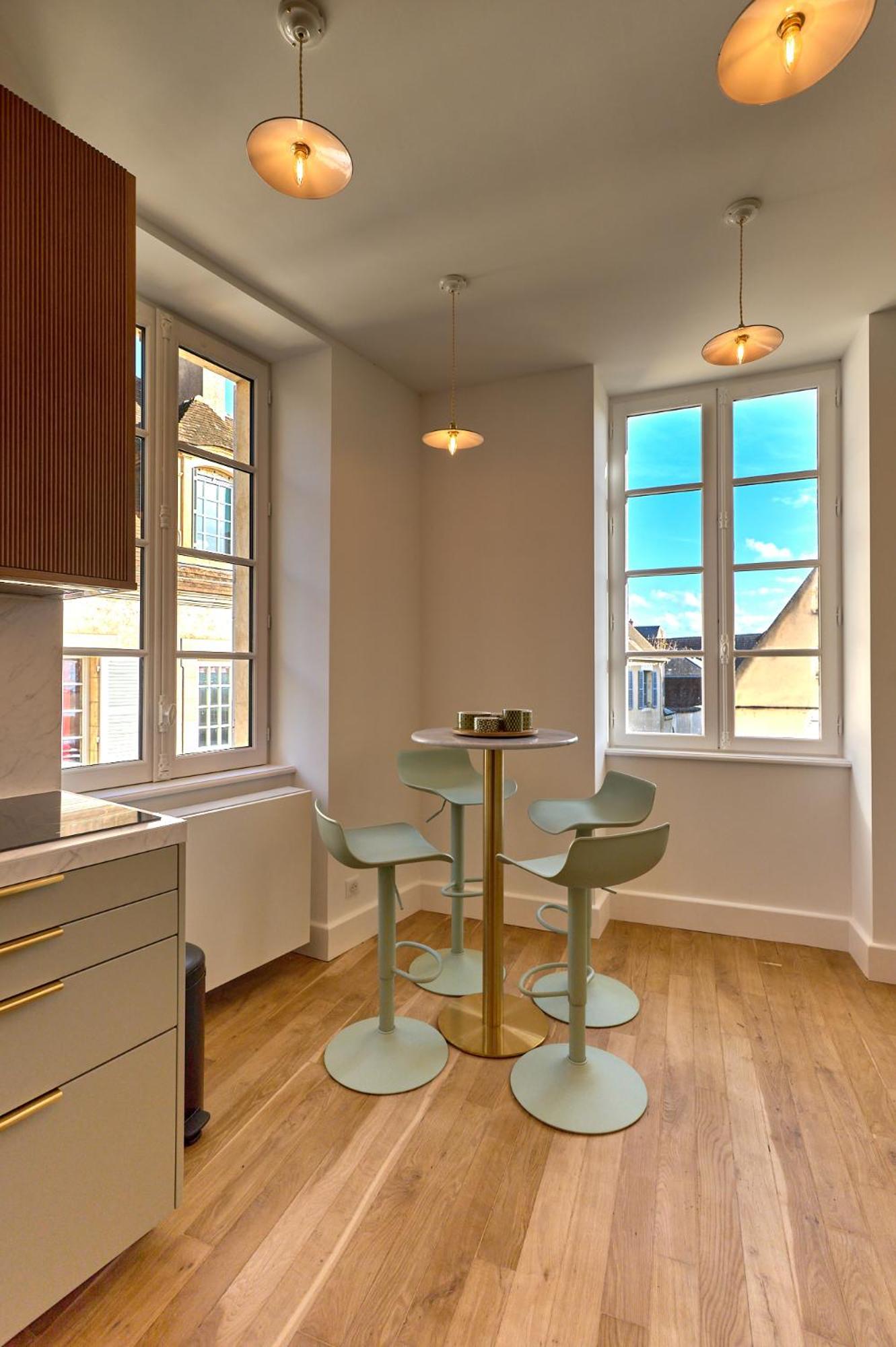 Appartement Montagnon - Les Suites Du Palais - Classe 4 Etoiles, Parking Prive, Vue Cathedrale, 3 Chambres, Primo C0Nciergerie Невер Екстериор снимка