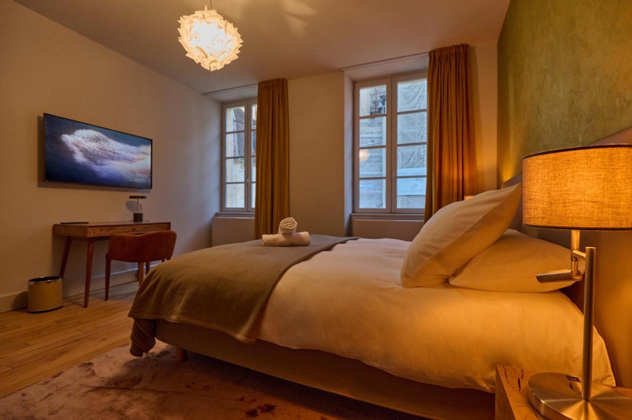 Appartement Montagnon - Les Suites Du Palais - Classe 4 Etoiles, Parking Prive, Vue Cathedrale, 3 Chambres, Primo C0Nciergerie Невер Екстериор снимка