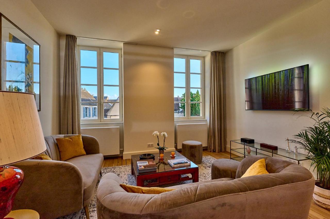 Appartement Montagnon - Les Suites Du Palais - Classe 4 Etoiles, Parking Prive, Vue Cathedrale, 3 Chambres, Primo C0Nciergerie Невер Екстериор снимка