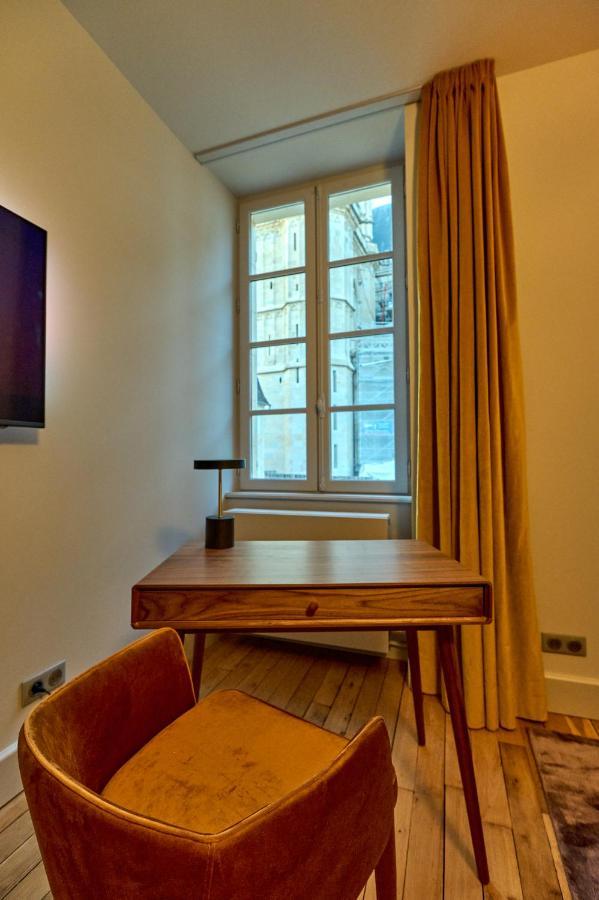 Appartement Montagnon - Les Suites Du Palais - Classe 4 Etoiles, Parking Prive, Vue Cathedrale, 3 Chambres, Primo C0Nciergerie Невер Екстериор снимка