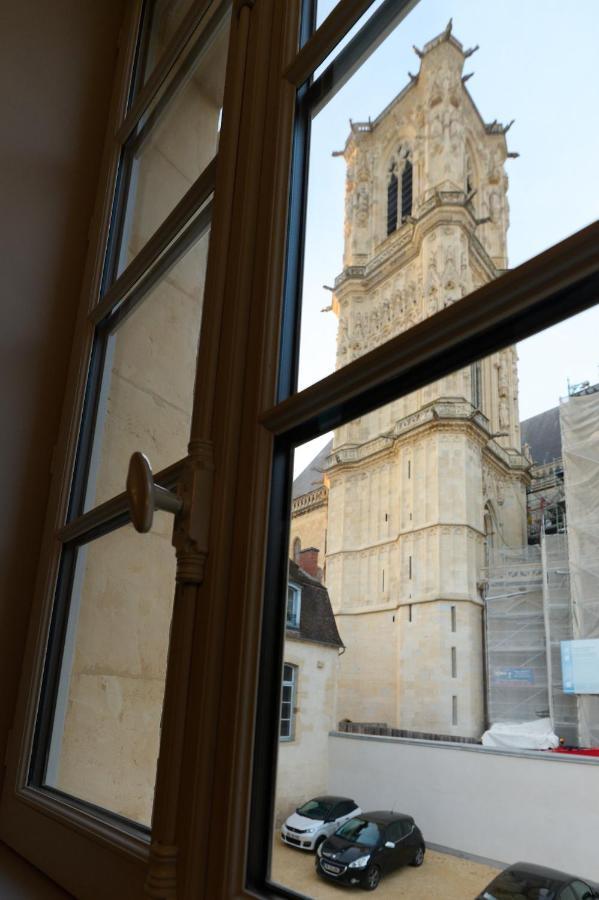 Appartement Montagnon - Les Suites Du Palais - Classe 4 Etoiles, Parking Prive, Vue Cathedrale, 3 Chambres, Primo C0Nciergerie Невер Екстериор снимка