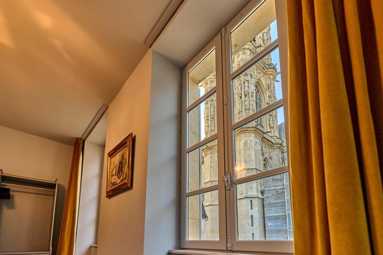 Appartement Montagnon - Les Suites Du Palais - Classe 4 Etoiles, Parking Prive, Vue Cathedrale, 3 Chambres, Primo C0Nciergerie Невер Екстериор снимка