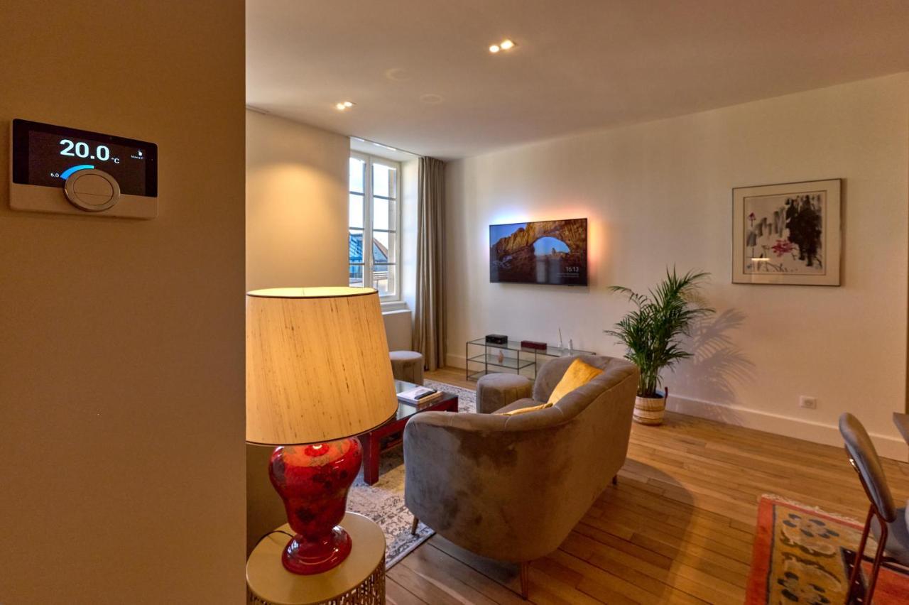 Appartement Montagnon - Les Suites Du Palais - Classe 4 Etoiles, Parking Prive, Vue Cathedrale, 3 Chambres, Primo C0Nciergerie Невер Екстериор снимка