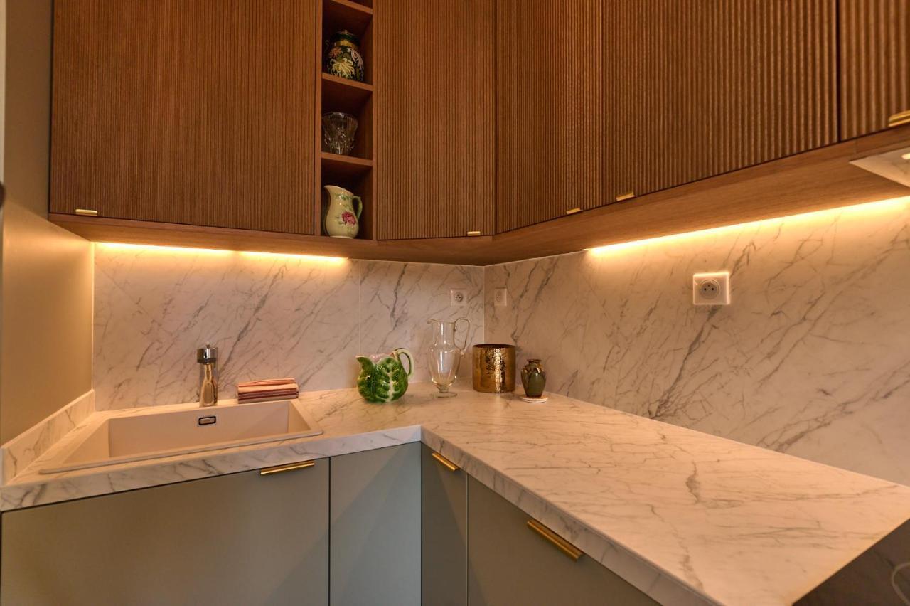 Appartement Montagnon - Les Suites Du Palais - Classe 4 Etoiles, Parking Prive, Vue Cathedrale, 3 Chambres, Primo C0Nciergerie Невер Екстериор снимка